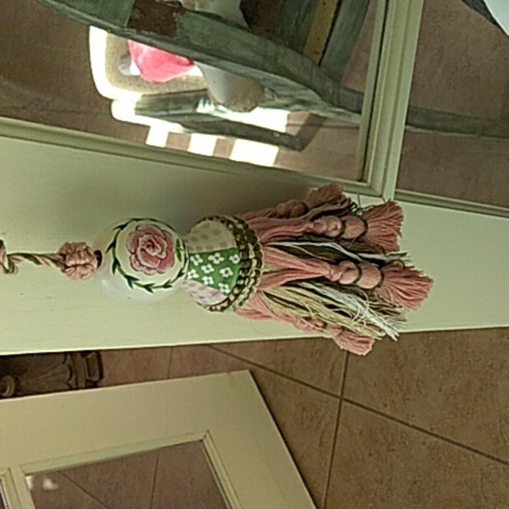 HAND PAINTED TASSEL - Picture 2 of 3